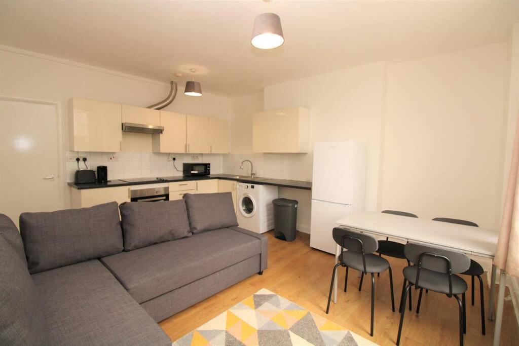 Ideal 2 Bed Flat Close To City Lejlighed London Eksteriør billede